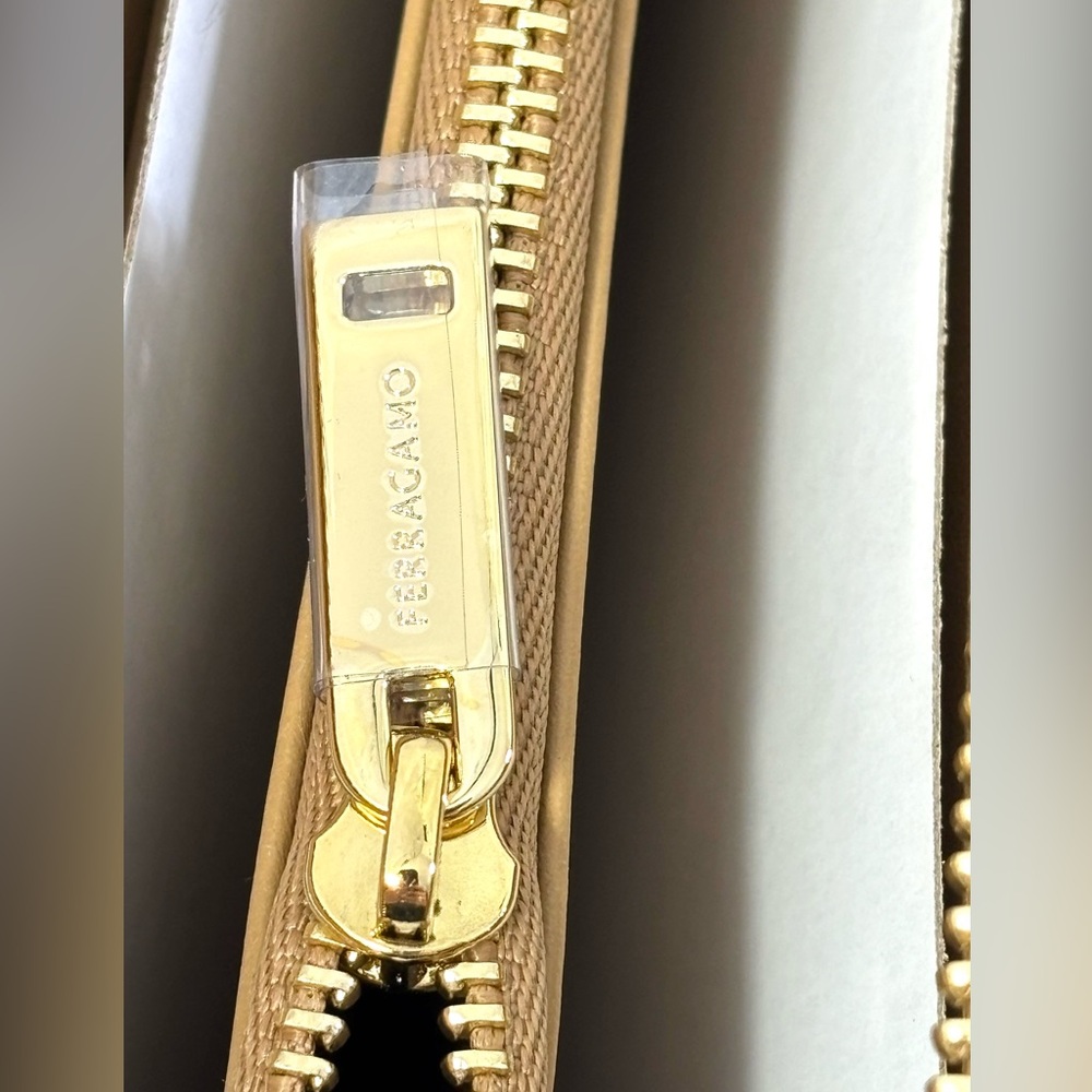 Salvatore Ferragamo Gancini Leather Zipper Continental Wallet. Light Camel. - Picture 10 of 13